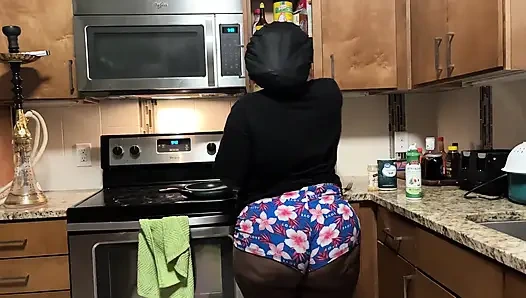 Edepsiz Diana boşalana kadar erkeğini sikiyor