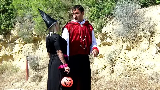 Cadı Gina sadece süpürgeye binemiyor