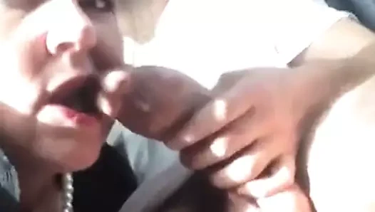 Olgun karısı onun inci kolye ve benim horoz var