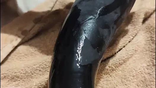 Genç kız nika amcığını gerdiriyor