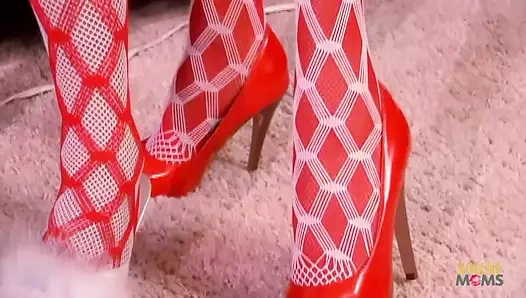 Noel Baba bu iki çekici kadını hoş olmayan kalçalarına sokma ayrıcalığına sahipti.