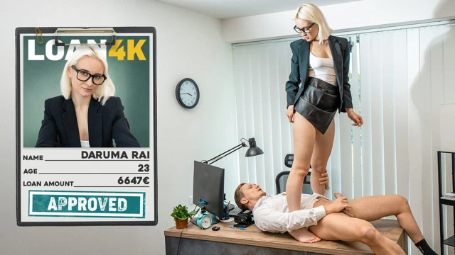 LOAN4K. Sürtük bir aldatan ve bir kredi müdürüyle amatör ofis seksi