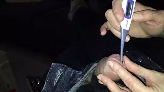 Milf bana sürpriz bölüm 2. peehole ve sünnet derisi oyunu. boşalmak yok