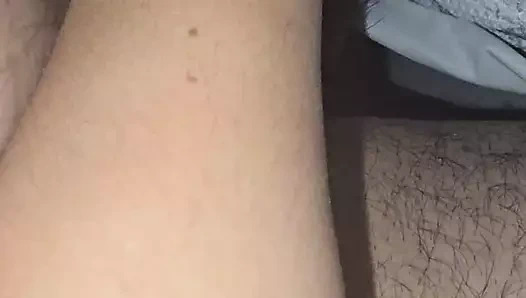 Akşam yemeğinden sonra üvey oğlu üvey anneden mastürbasyon yapıyor