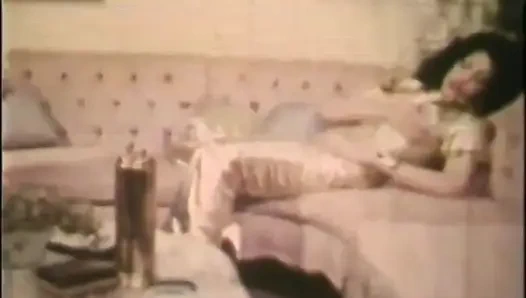 Cüce nostaljik büyük göğüslü zenci kızlarla sikişiyor