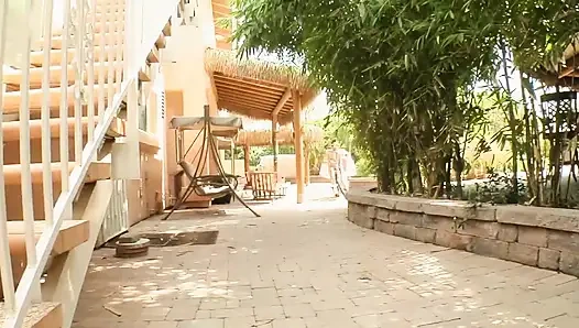 Ateşli vücutlu ve büyük memeli mükemmel kızlar sikilmek istiyor