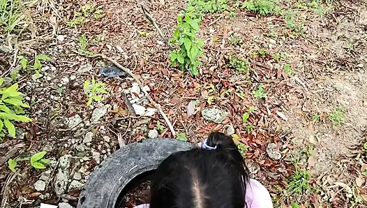 Sikini emmek ve açık havada beni sikmesini istedim, bu gerçekten hoşuma gitmek