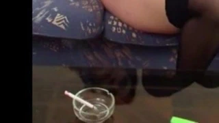 Kremena küçük memeli esmer