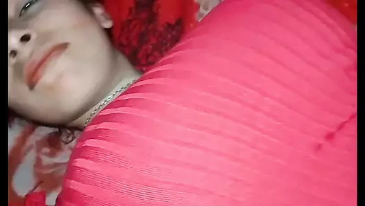 En iyi arkadaşımın kocasını sikmeyi seviyorum, kalın bir penisi var ve bu beni zengin bir şekilde inletiyor