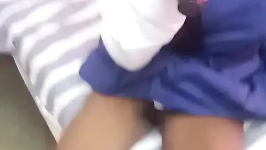 Ateşli 18 yaşındaki genç sürtük vibratör emiyor