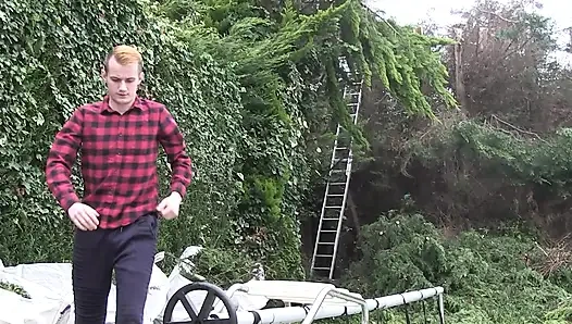 Nine 2 genç sürtük tarafından amını yalıyor!