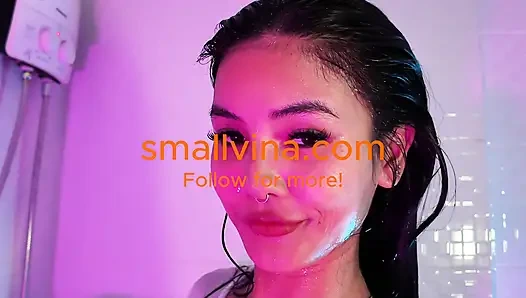 Büyük götlü baddie kız iç çamaşırlı ateşli dans ediyor