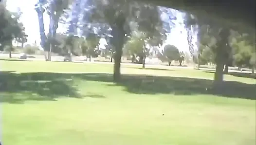 Klasik dağınık kıllı amcık kız mia'nın döllerini boşaltıyor