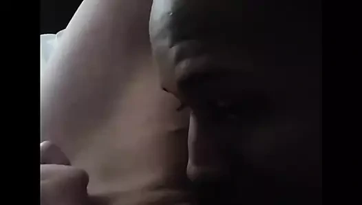 Kawaiistig'in amını yüksek sesle ağzıma ve yüzüme boşalrken sürtüyor!!