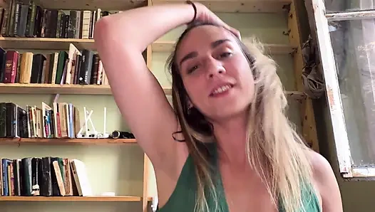 Şişman üvey anne, üvey oğlunu çiğ vajinasını uyandırıyor ve onu sevişmesi için yalvarıyor