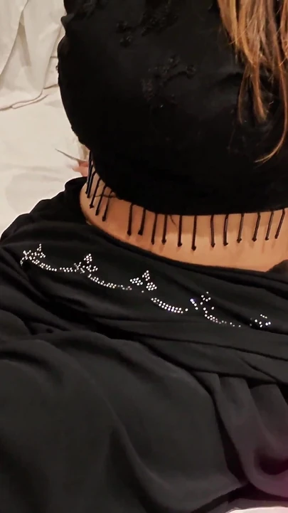 Ateşli üvey anne bir yarağı azdırmayı ve boşalmayı biliyor | Klip 2