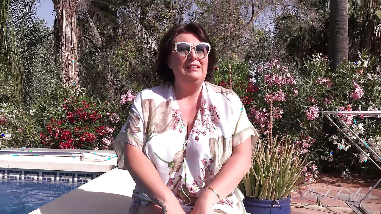 A Poolside Chat with Your Busty Stepmom JoJo Robinson Turns Into Taboo JOI