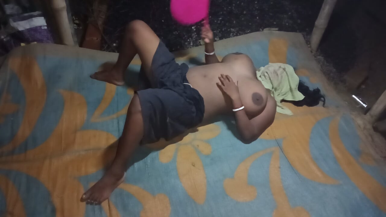 Bhabhi ko bahut garmi lagi thi fir bhi chudai karne Diya