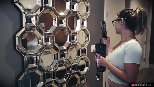 Aria Banks, чтобы ее выехали