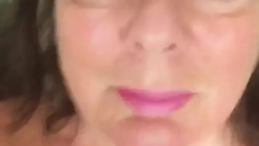 bikinili köle , göğüsleri ve amcık gösteriliyor