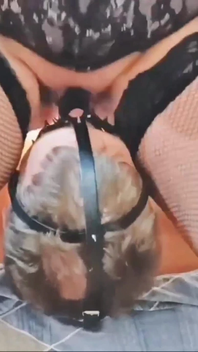 Mollyjoy Lastik Arkadaşına Biniyor)