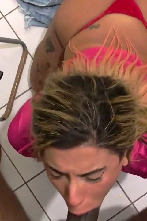 Trans kız arkadaşımın ağzına süt vermek
