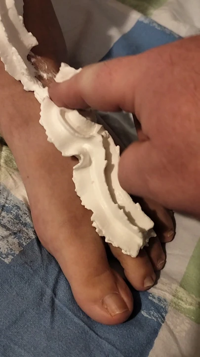 Karının ayakları biraz bakıma muhtaç