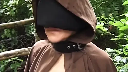 Kızıl saçlı orta yaşlı seksi kadın bağlı ve sapık sahnelerde kullanılıyor