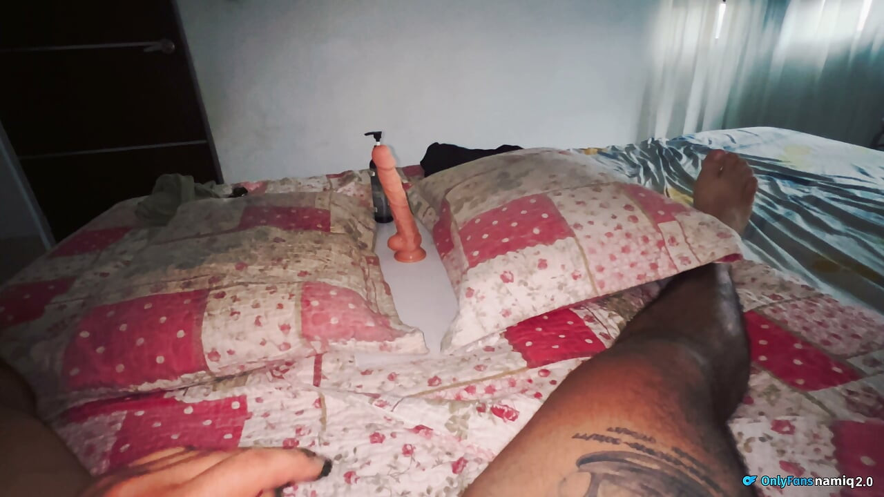 BÜYÜK GÖTLÜ LATİNA'NIN KIÇINA ÇİFT PENETRASYON, AMINA... SONUNDA SPERMLE DOLUYOR