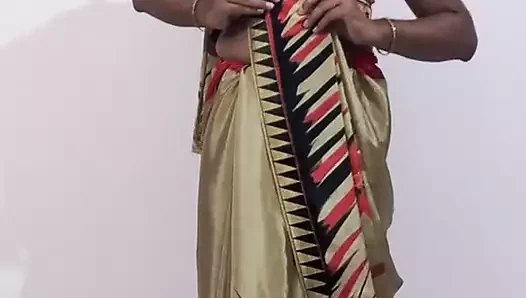 Sari içinde travesti