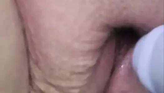 Dildo ve tatmin edici ile şiddetli orgazm