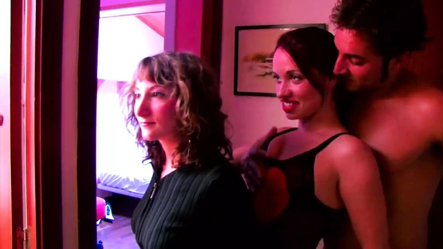 Ev arkadaşımla seks partisi bir fahişe amcığını alıyor