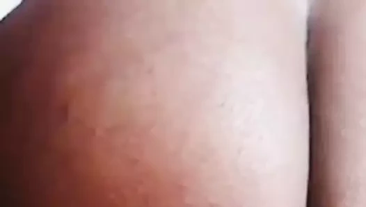 Sadece büyük deliğimi beğendiğim için amcık deliği