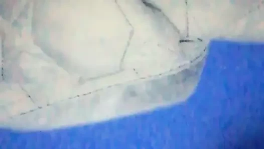 çocuk örtünün altında masturbasyon yapıyor