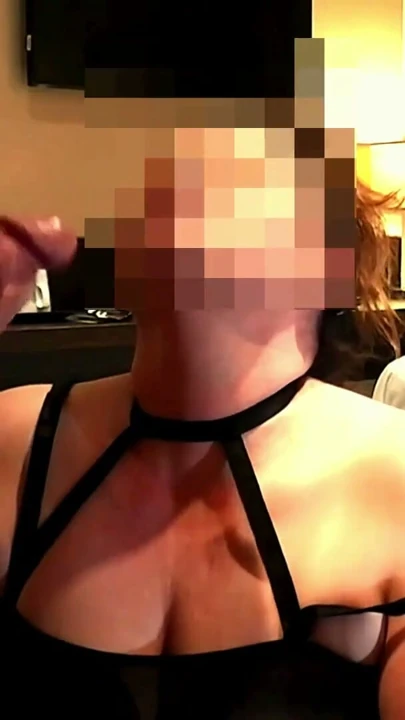 Dört Ayak Üzerinde, Büyük Göt Havada Patron Tarafından Sikilmeyi Beklerken Yüzüme Boşalıyor | Klip 2