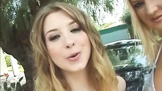 Mükemmel hatun ve büyük memeli orta yaşlı seksi kadın anal üçlü sekste yüze boşalma