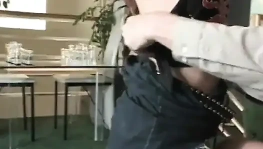 Kaltak sıkı götünü siktiriyor