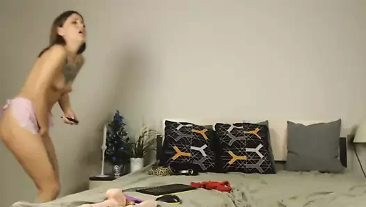 Güzel esmer sikme ve çalış ona kedi