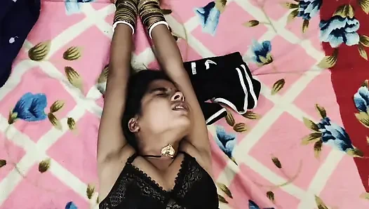 Hintli erkek arkadaş yeni aşk evliliği ilk gece Hintli çiftte sikişiyor