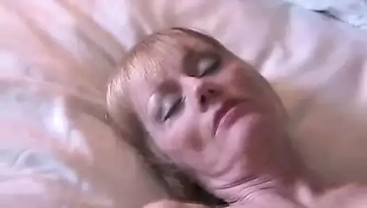 Nevrotik büyükanne cinsel tatmin alır