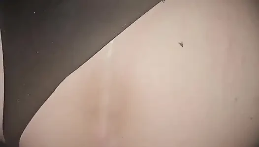 Dışarıda Bir Kürekle Vajinamı ve Popomu Sikiyor