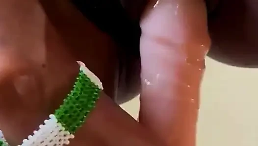 Bu büyük oyuncak sıkı amcığımın içine sığıyor mu?