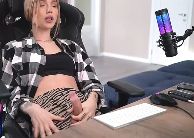 sevimli tgirl Gonzo üzerinde cam