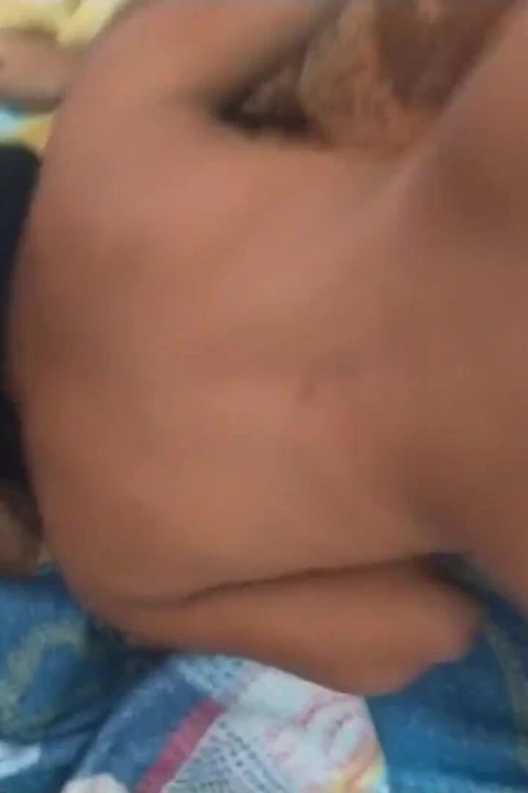 Erkek arkadaş sert kız arkadaşının arkadaşını sikiyor