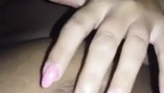 Monika a cicijevel jatszik