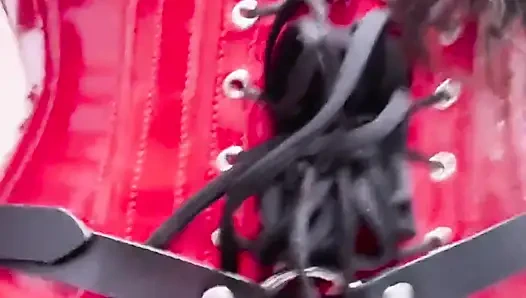 2 Asyalı dominatrix tarafından sikiliyor