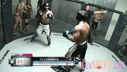 Küçük memeli sarışın ve büyük yarakla anal seks