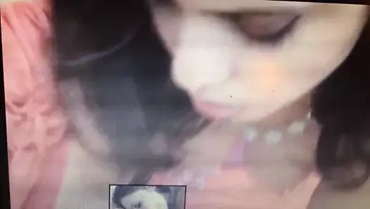 Ginger Paris'in götünü yalıyor