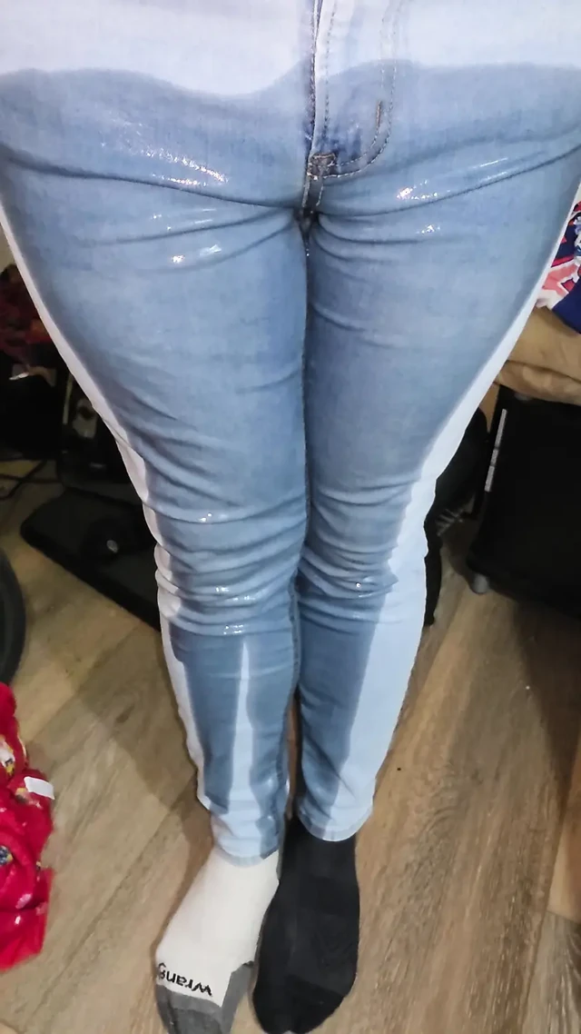 Letting go for over 2 minutes in women's jeans