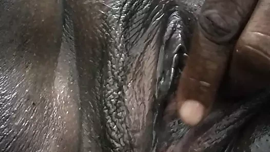 Amcık mastürbasyonu - ateşli yakın çekim